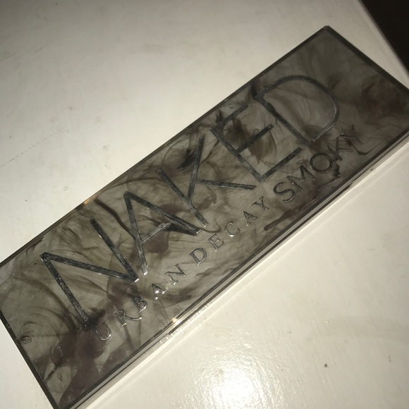 Urban Decay smokey palette - Picture 2 of 2